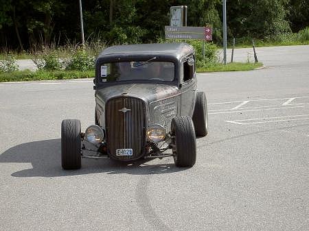 pict8212.jpg (40867 bytes)